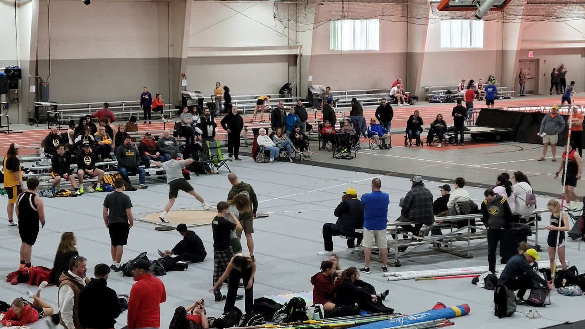 CMGreenePhoto's tweet photo. Field events are underway here at the Univ. of Findlay Dave's Running High School Series #2  Running events start at 11:30am @OHMileSplit https://t.co/fzUnD9FJz2
