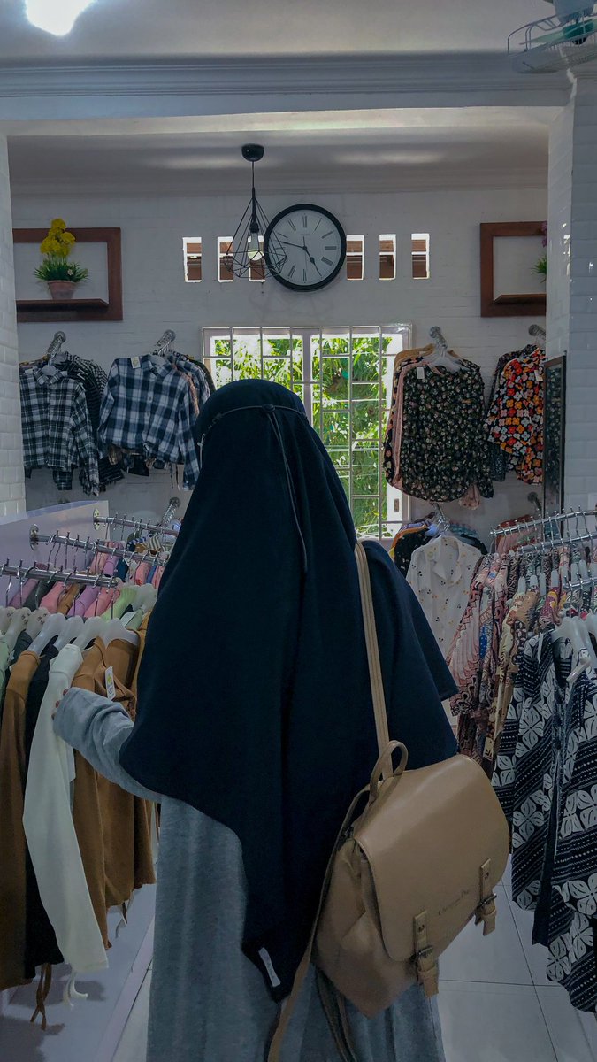 ftmhalfrq's tweet photo. Aku orangnya Quality time, kadang juga Phicycal touch, tapi lebih suka lagi kalo receiving gift xixixi https://t.co/DZ9iWGNa6F