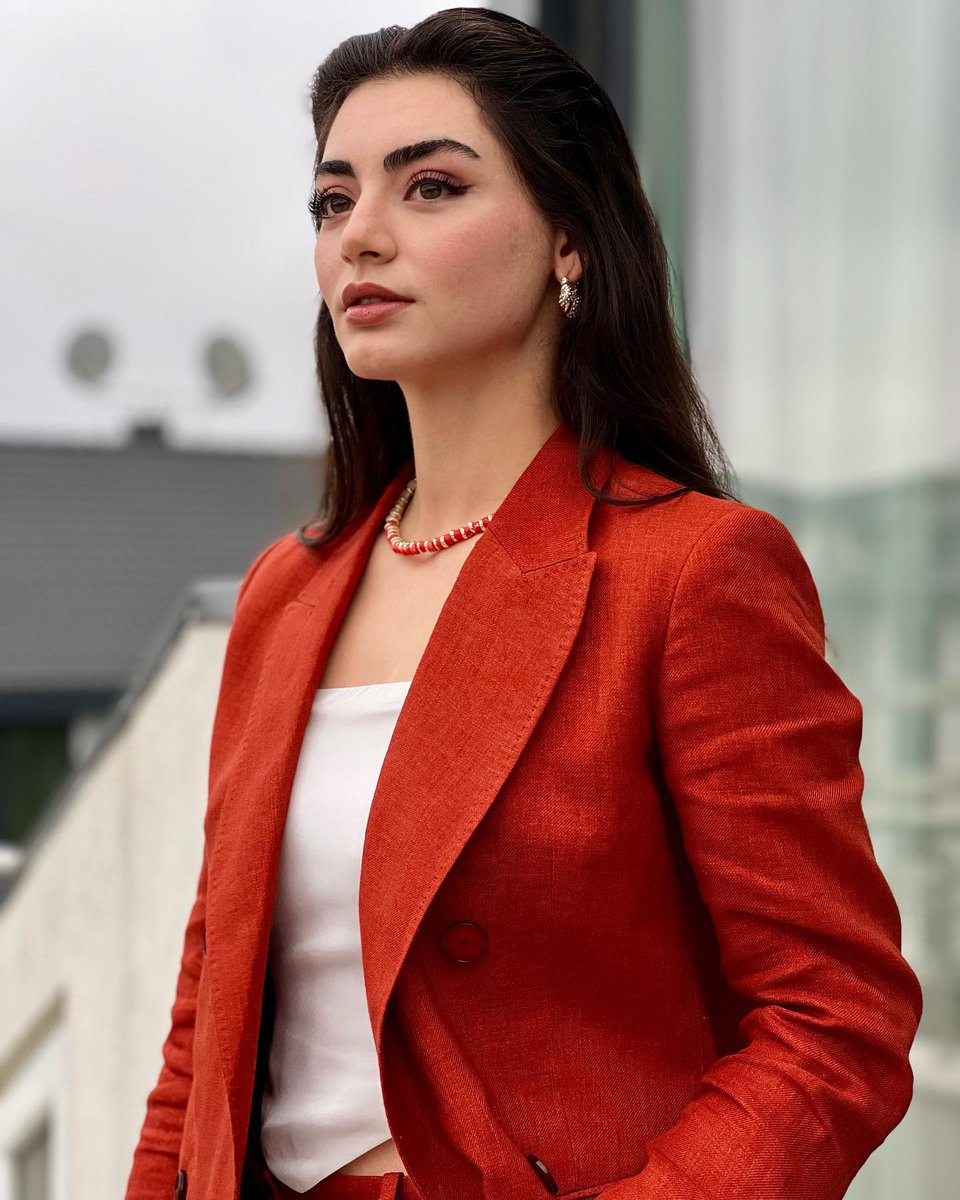 StarsWorldVip's tweet photo. أحدث إطلالة للنجمة التركية #أوزجي_تورار .. 💛🤎🧡
#ÖzgeTörer 🔶 #OzgeTorer
#STARSTURKEY🇹🇷 #نجوم_تركيا🇹🇷
#NJÖÖMTV🇹🇷 #نجومTV🇹🇷
#STARSWORlD_ViP #نجوم_العالم_ViP
#NJOOMTV #نجومTV https://t.co/kr6CylhsIQ
