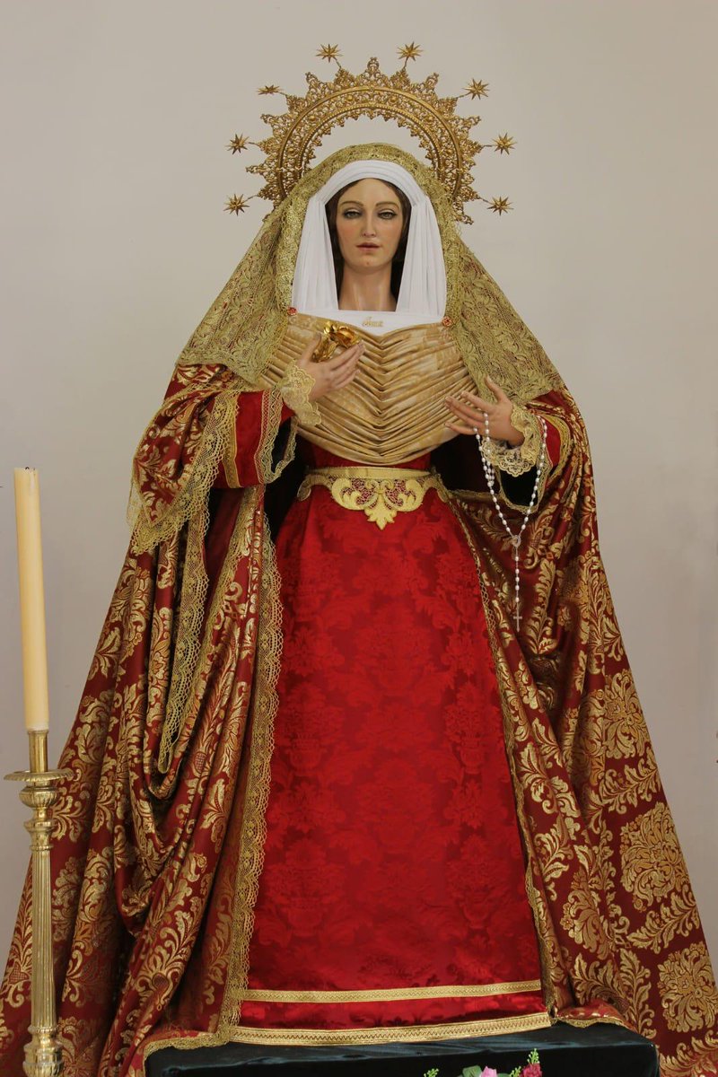 PRIOSTÍA | María Stma. del Amor expuesta al culto público en su capilla, vestida para la Festividad de la Candelaria, la Presentación de Jesús en el Templo y  la Purificación de la Virgen después del parto, gracias a nuestro vestidor, Pedro J. Millán. #Borriquillo23 #Úbeda