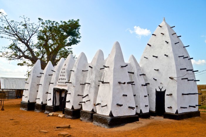 Cosmic_El's tweet photo. @ancientkemite The Larabanga Mosque in the Northern Region of Ghana, West Africa, happens to be oldest mosque in Africa. It is believed to have been built around 1421... https://t.co/DeueId3gqg