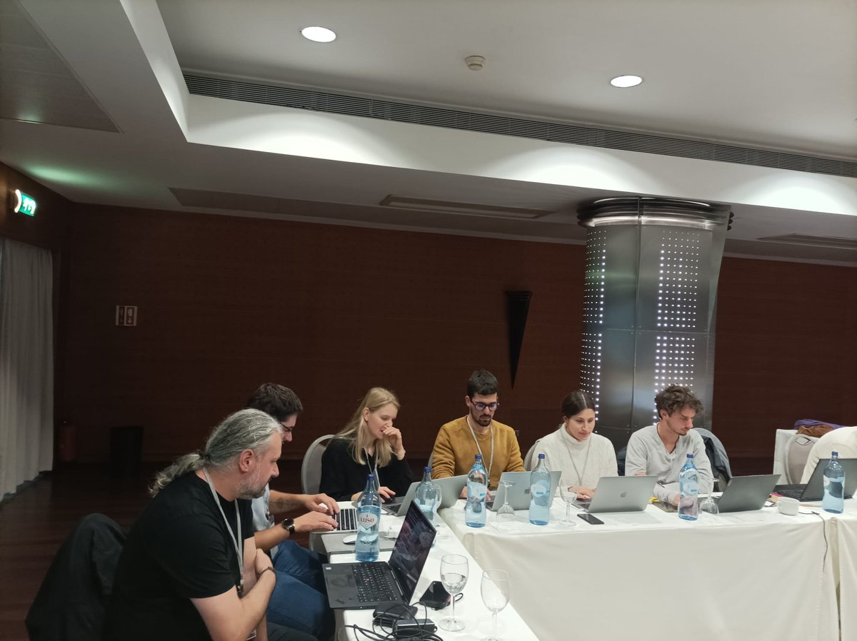 AIRCentre_org's tweet photo. 🌍🛰This workshop on EO with Julia was an intense but exciting and productive week! It was a pleasure to have everybody here and to learn more about #TheJuliaLanguage and its use for #EarthObservation. Thank you everybody for joining us!
#ESA_Lab #programming https://t.co/kLk9EOpfWo