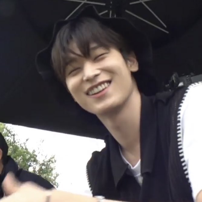tbz smiling ◡̈ tweet media