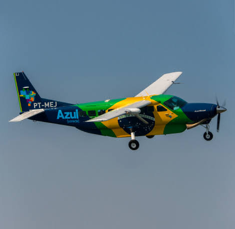 DrissG5's tweet photo. On dirait des Havainas volantes !
Ce sont les Cessna Caravan EX de la compagnie régionale Azul Conecta. Elle fait les vols São Paulo - Angra dos Reis ou bien São Paulo - Paraty.

#azulconecta #havainas #tropical #cessna https://t.co/FsTAjFKNBk