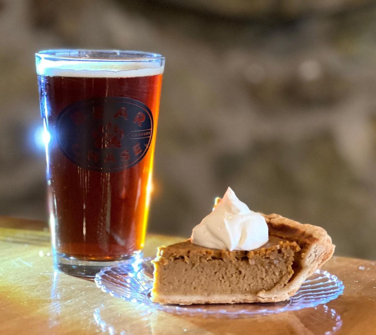 BearChaseBrew's tweet photo. “My new nirvana, a tall glass of Frost Delay dopplebock (7.3% ABV) and my wife’s fresh baked pumpkin pie,” a perfect pair according to @bearchasebrew Production Manager, Ken Wilson.
😉🥧🍺
#bearchasebrewery #bearchasebrewing #bearchasebrew #craftbeer #farmbrewery #loveloudoun https://t.co/L0jphjFmYK