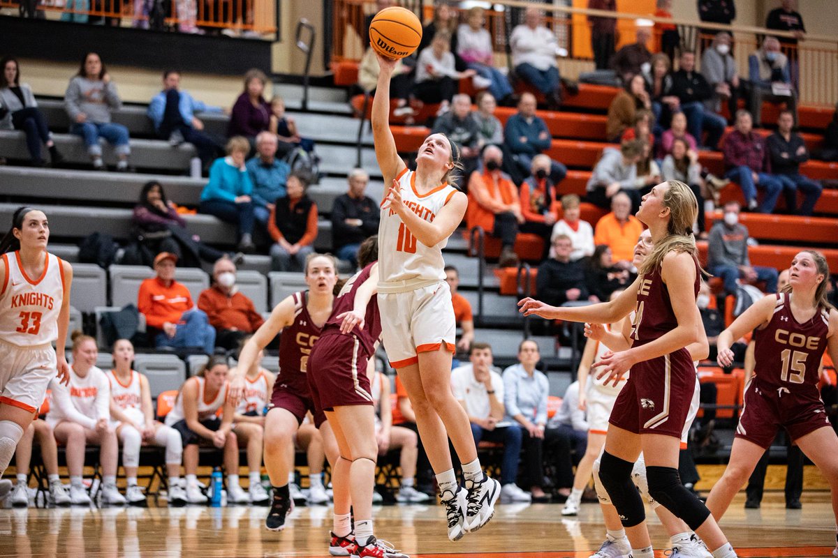 Macy Harris (Grinnell High class of 2019) is having a great senior season at Wartburg. She's averaging 8 points and 5 rebounds a game while shooting 48 percent as a starter for the 11-4 Knights (6-0 in conference play). Wartburg plays at Buena Vista this afternoon.