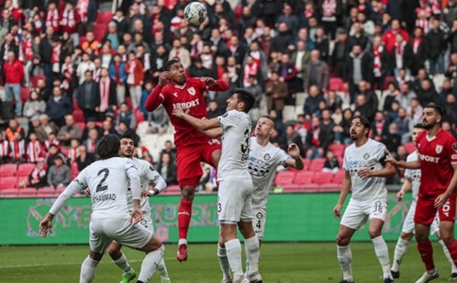 Spor Toto 1. Lig ikinci devrenin ilk haftası 20. haftada Yılport Samsunspor evinde Altay’ı konuk etti. Maç Samsunspor'un 2-1 üstünlüğüyle tamamlandı. #haber #haberler #Spor #samsunspor #SonDakika #sondakikahaberleri #sondakikahaber #yilportsamsunspor