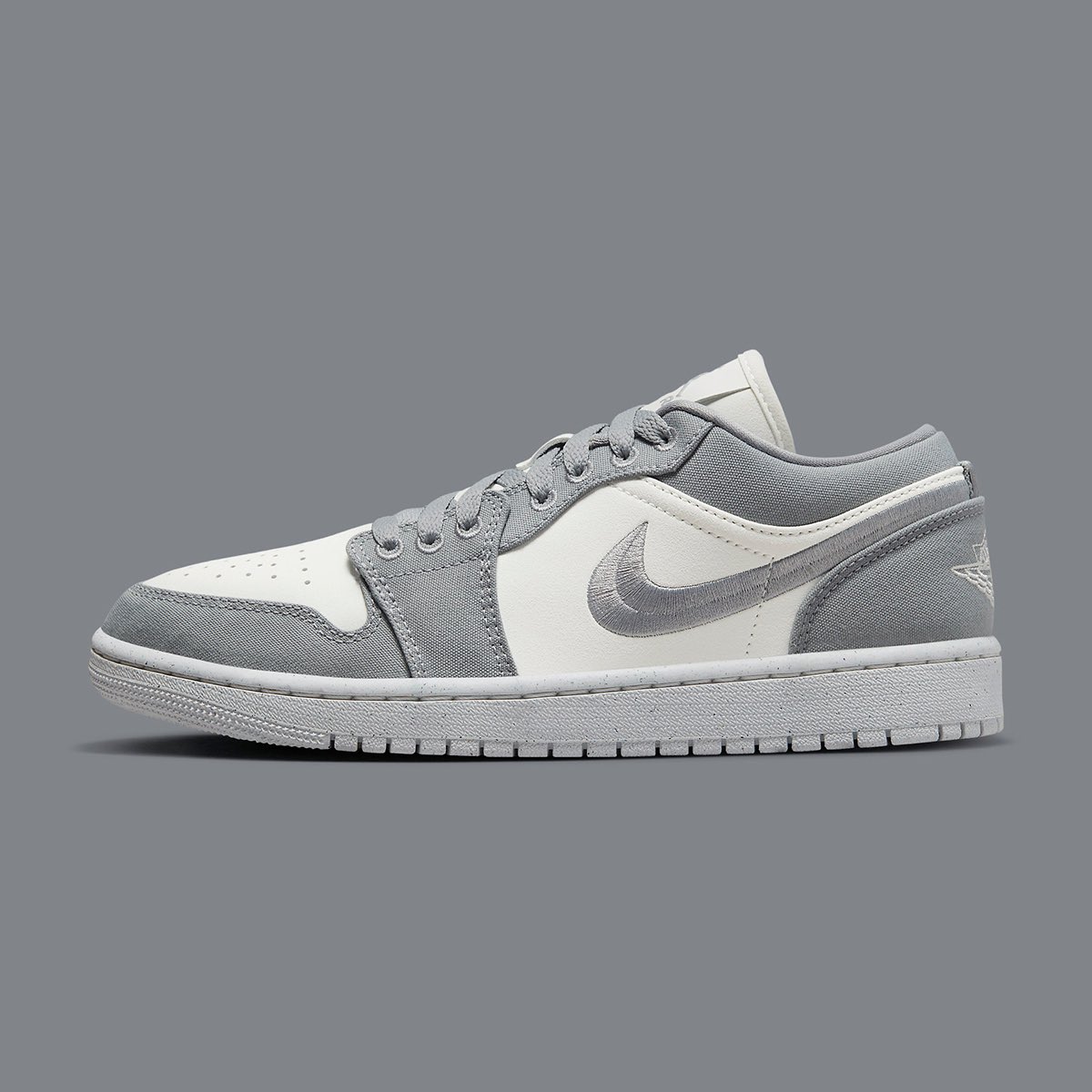 bestoffshoes's tweet photo. Jordan 1 Low « Grey Canvas » https://t.co/t0X9mvgViP