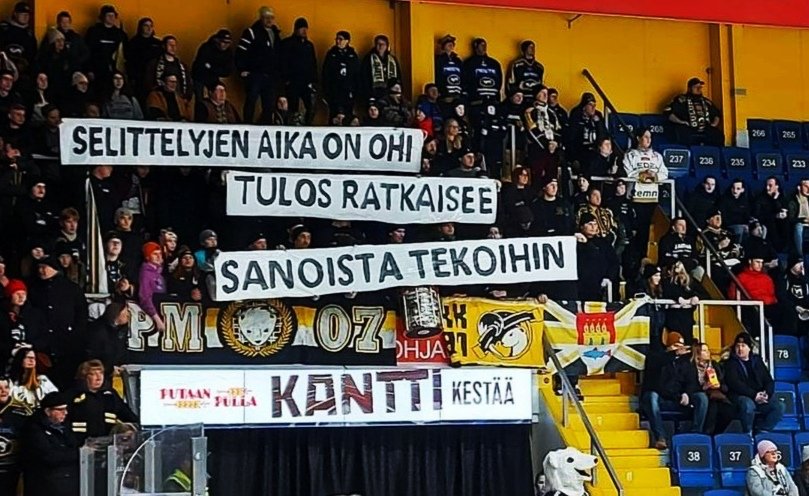 Poromafia's tweet photo. Näytön paikka @OulunKarpatFi

#kärpät https://t.co/pXrS5pxtE5