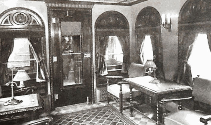 "La tía Esther, que era la esposa del ministro de Hacienda, les dio como regalo de bodas que pudieran irse a la ciudad de México en el tren presidencial, El Olivo, haciendo escala donde quisieran..."
juegogeuj.blogspot.com/2023/01/luna-d…