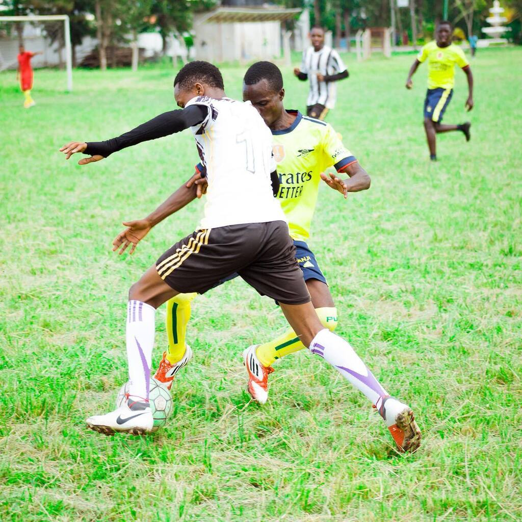 TandabuiI's tweet photo. Ball linaendelea hapa pharmacy level 6 wakiongoza kwa goli 2 kwa 1 https://t.co/o6eHazkQi0