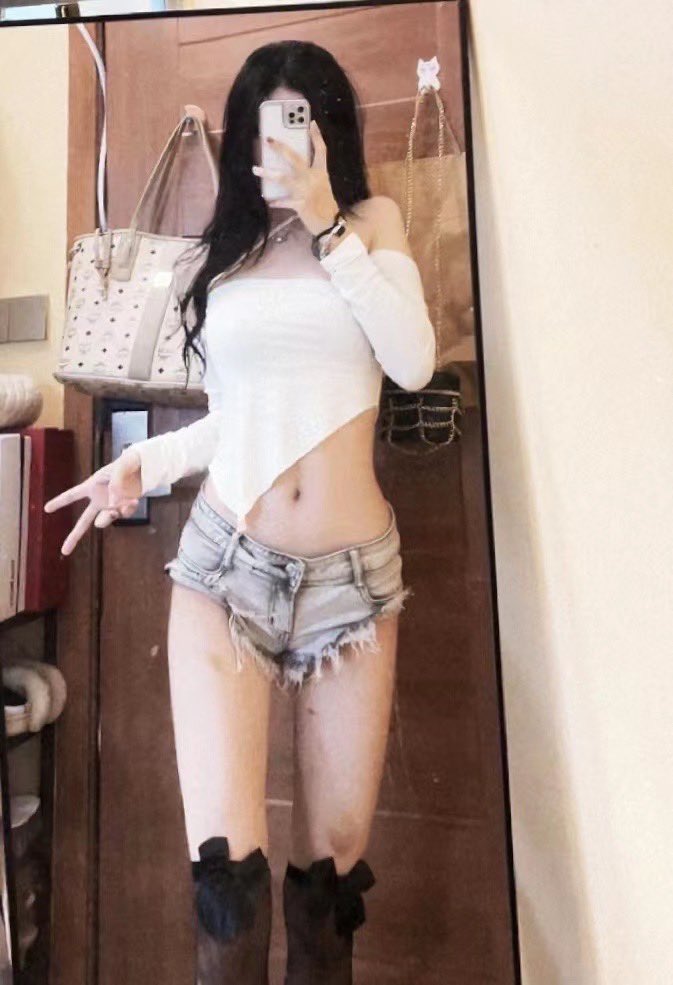 周六的夜晚是躁动的
     点赞抽三个送私密视频🔞🧡
#长沙 #长沙兼职 #长沙线下 #长沙女s