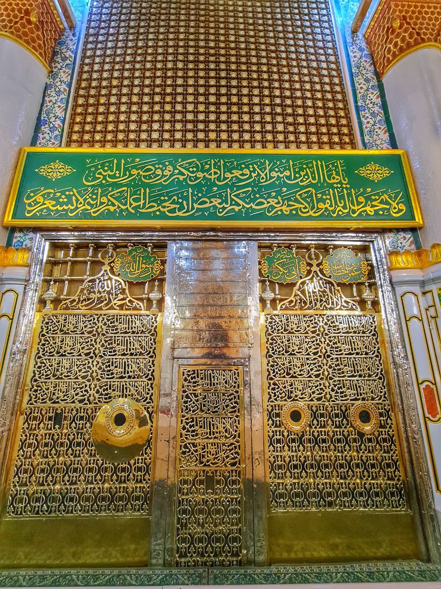 RL01211's tweet photo. :: Bring the beloved to His beloved ::

Imam Fakhr al-Din Raazi (Alayhir Rahmah) recorded in his Tafsir al-Kabir:

Hadrat Sayyiduna Abu Bakr as-Siddiq (Radi Allahu Anhu) expressed his will that my funeral (janazah) should be taken to the enlightened tomb of Sayyiduna Rasoolullah https://t.co/CIbxjF8qVD