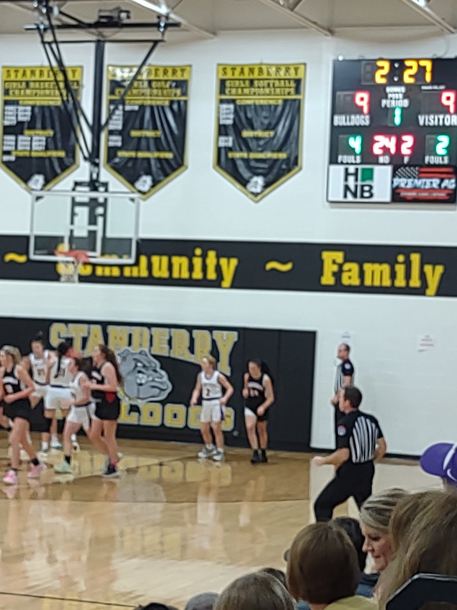 canicke's tweet photo. 1st qtr and it's already a nail biter! #gokats @WildKatNation1 https://t.co/AYrqTiX6fv