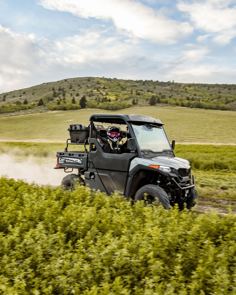 Sometimes there’s work to be done on the weekend too. The 2023 UFORCE 600 can get it done. Where’s our utility drivers??

#utilityvehicle #weekendwork