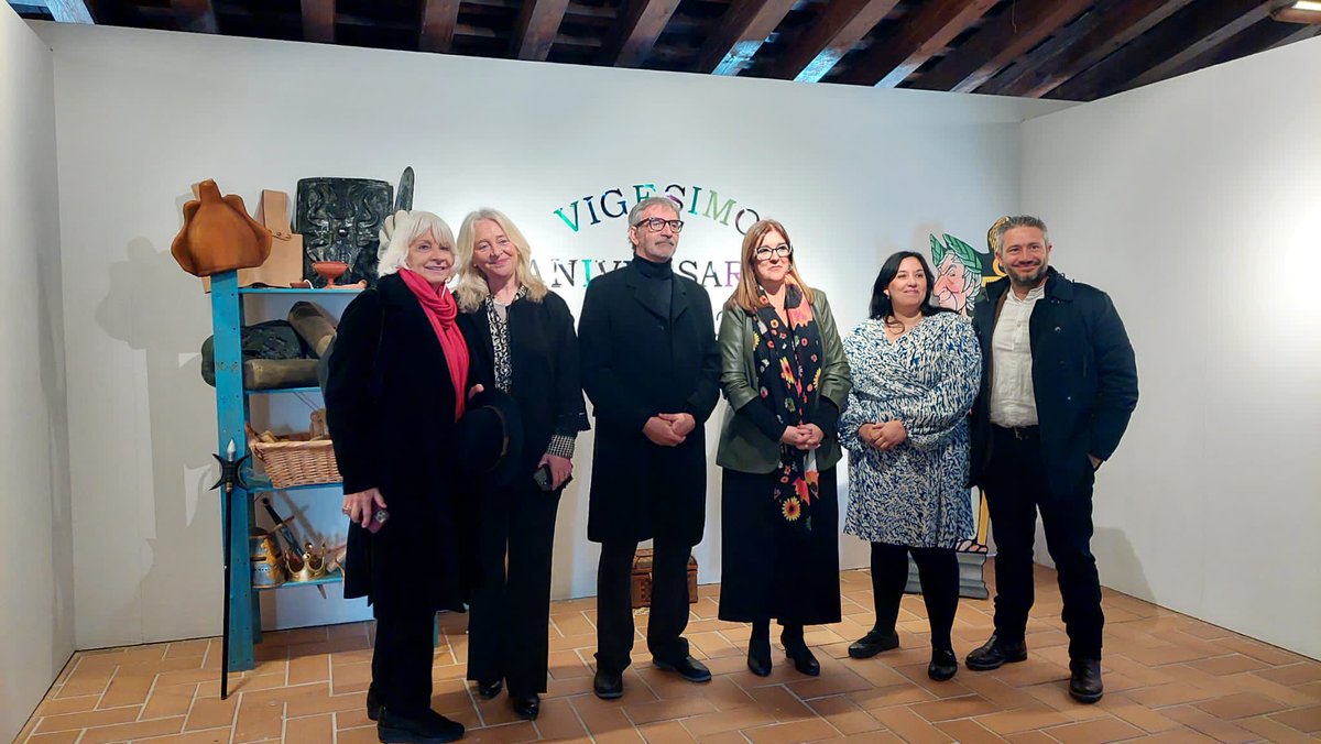 Hoy hemos compartido con el Ayuntamiento de <a href="/Cadiz_es/">Ayuntamiento de Cádiz</a> , <a href="/AndaluciaJunta/">Junta de Andalucía</a> y <a href="/puertodecadiz/">Puerto de Cádiz</a> el XX aniversario de Tapeca. Dos décadas dedicadas al estudio y divulgación de nuestro patrimonio arqueológico e histórico. ¡Enhorabuena!