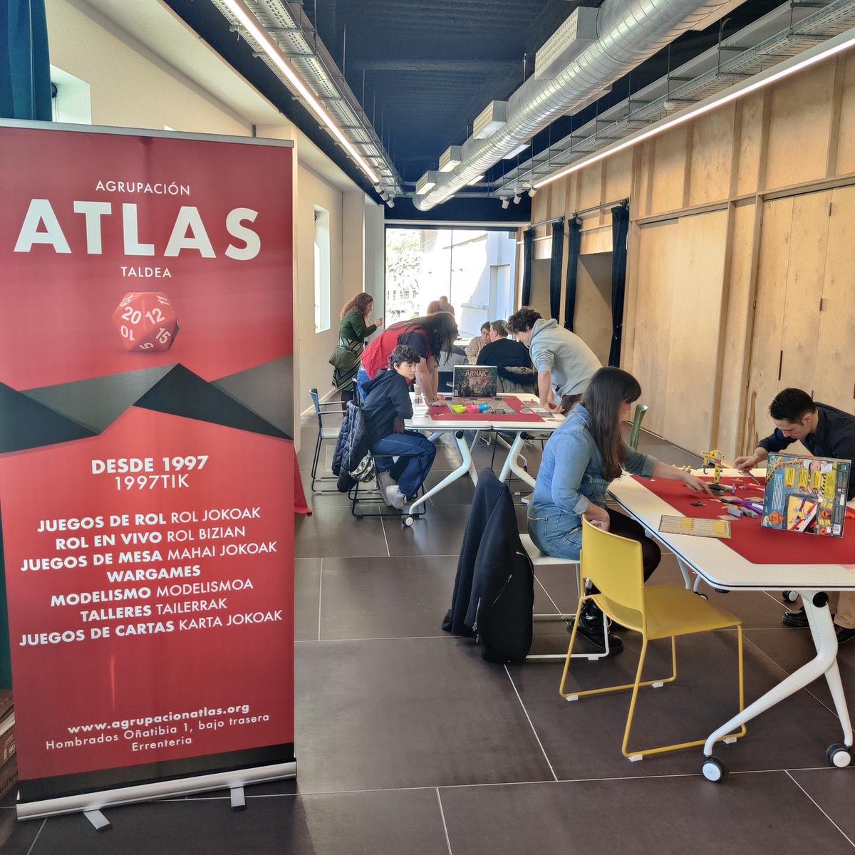 AtlasAgrupacion's tweet photo. Otro #sábado más en #lekuonafabrika con nuestra actividad #mundoatlas jugando a #juegosdemesa y #juegosderol en Errenteria. Nos vemos de nuevo en #febrero https://t.co/iV34xwgiNv