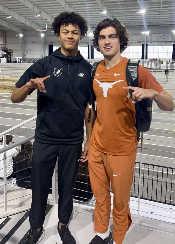 WunKoolKat (@WunKoolKat) on Twitter photo 2023-01-14 18:31:03 @CullenHronek met Sam Hurleyโฆ Cullen talked to him about track for minute, such a nice young man too. @CullenHronek met Sam Hurleyโฆ Cullen talked to him about track for minute, such a nice young man too.