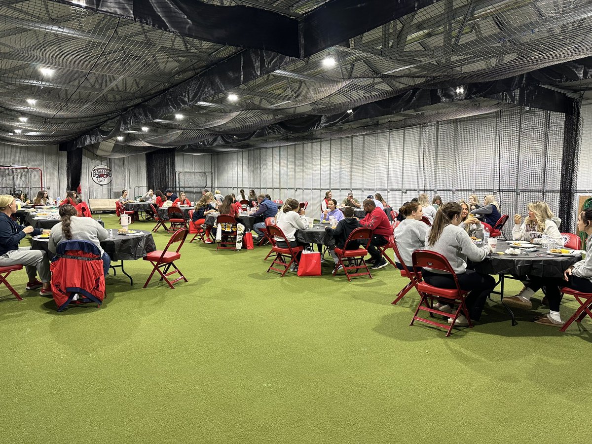 Enjoyed having lunch with some of our recruits and their families! We hope you guys had a great weekend and we look forward to having you down again soon! Go Pats!❤️🥎