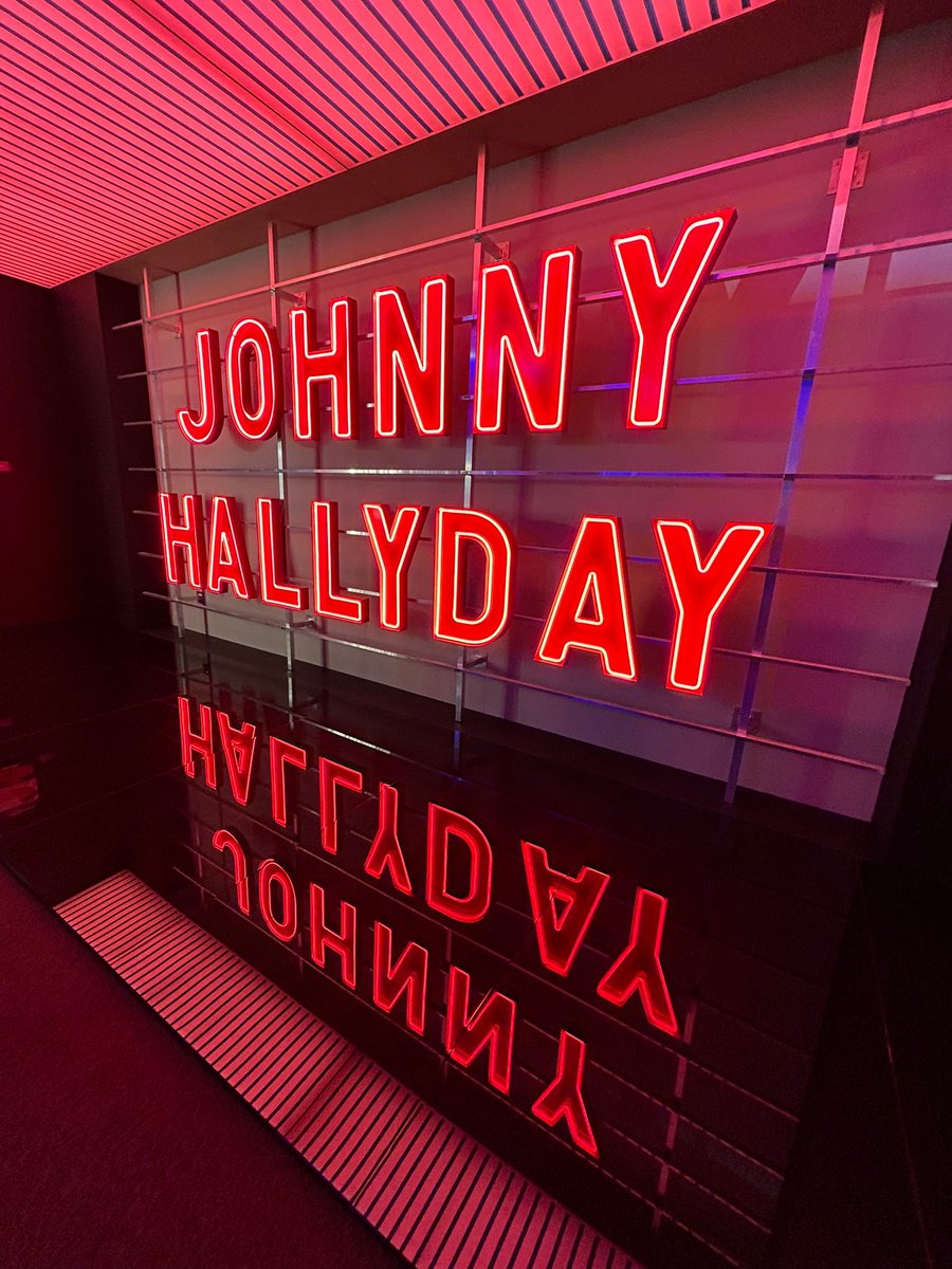 christallard's tweet photo. @LHallyday quelle expo Johnny à Bruxelles... Émouvant... Magnifique... Merci ❤️💋😍 https://t.co/uLl8LLB6wN