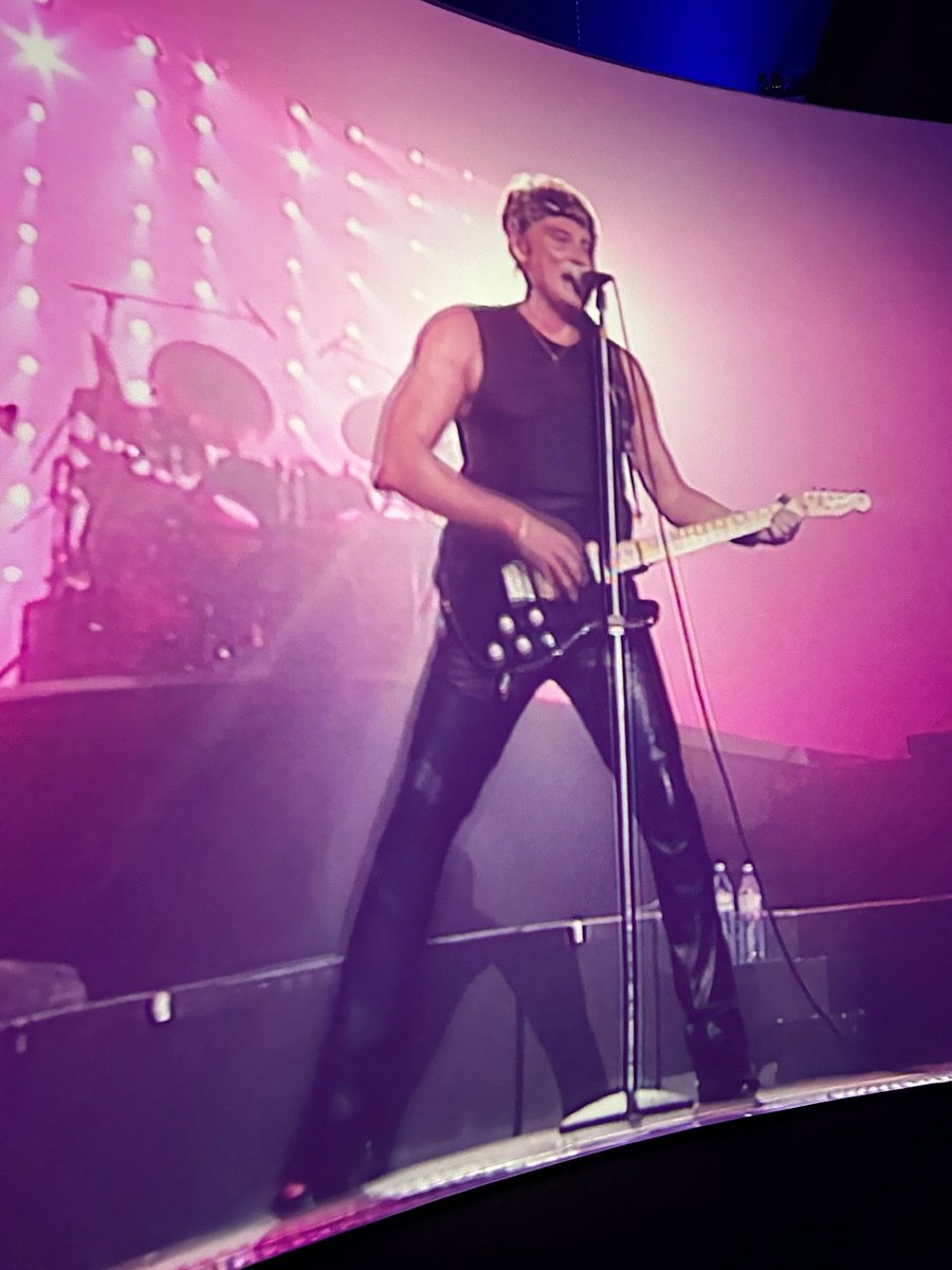 christallard's tweet photo. @LHallyday quelle expo Johnny à Bruxelles... Émouvant... Magnifique... Merci ❤️💋😍 https://t.co/uLl8LLB6wN