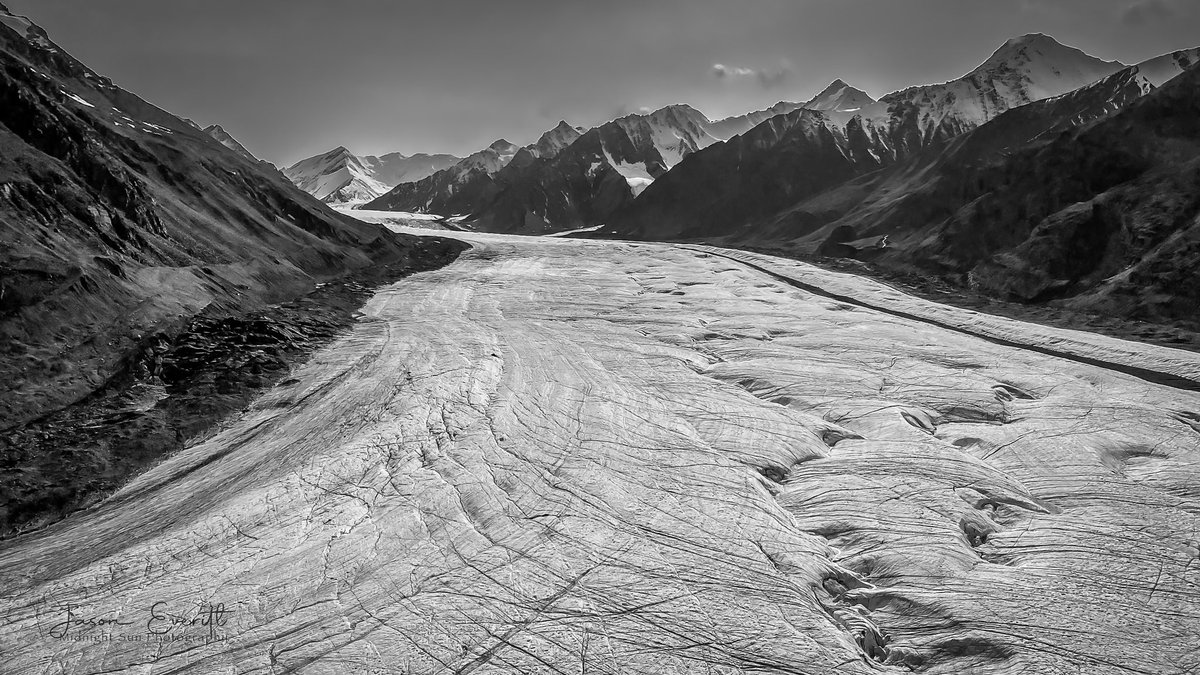 Prairie_Yukoner's tweet photo. Reminiscing about an incredible journey into the @ParksCanYukon Kluane National Park and Reserve in August 2021. The opportunity to see #MountLogan and the glaciers stretching away were both humbling and awe inspiring. This one of the many highlights of our time in Yukon. https://t.co/XmPKr2FP44