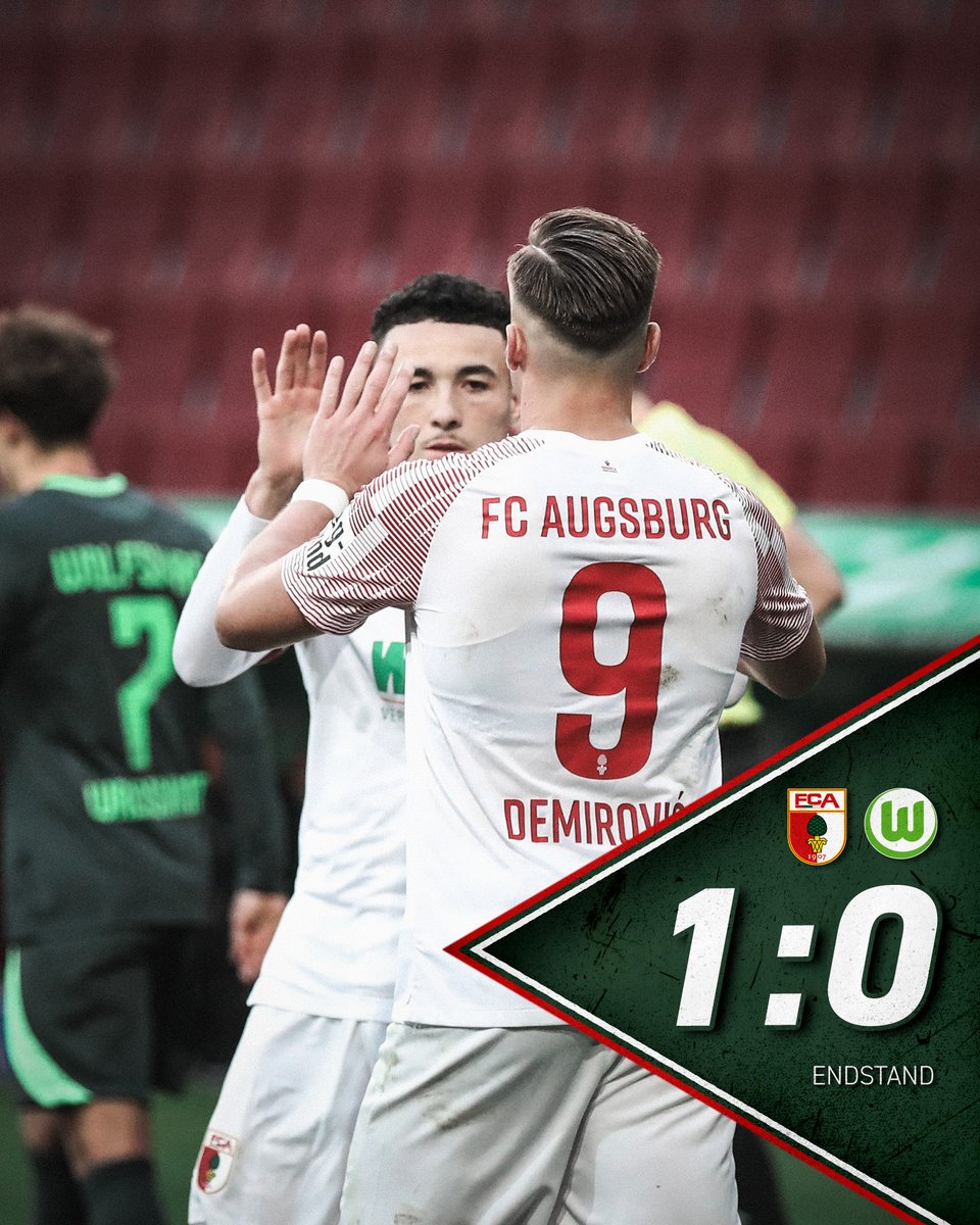 FCAugsburg's tweet photo. 90' Und dann ist Schluss. 🤝 Der #FCA mit einem erfolgreichen letzten Test vor dem Bundesliga-Restart.  🙌 Ruben #Vargas erzielt das entscheidende Tor vom Punkt. ✊ 

#FCA #FCAWOB https://t.co/2QDRtUvurr