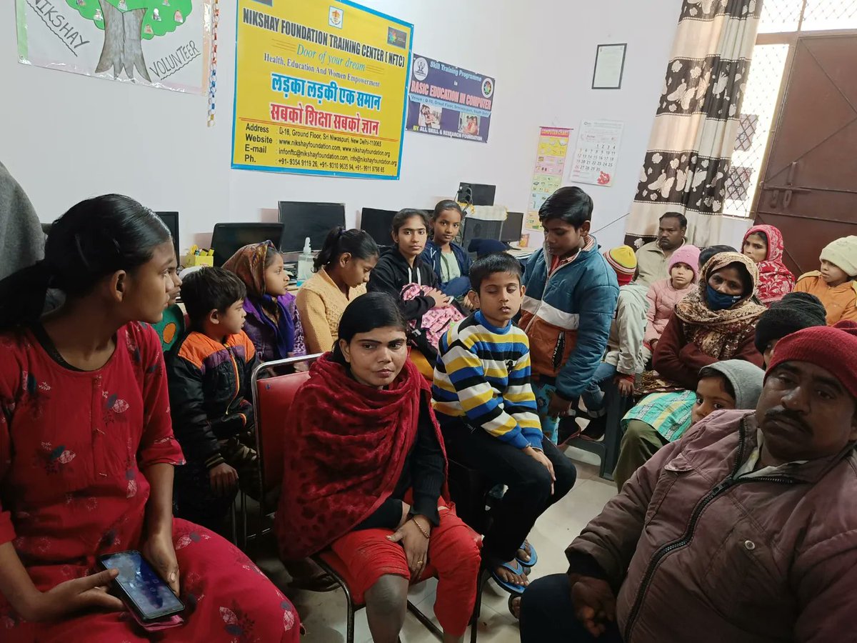 NikshayNFTC's tweet photo. निक्षय फाउंडेशन संस्था द्वारा आज 14 जनवरी 2023 मकर संक्रांति के अवसर पर श्री निवासपुरी समुदाय में रहने वाले जरूरतमंद,असहाय,दिव्यांगजनों को दान स्वरूप कंबल,जूता,गर्म कपड़े वा अन्य सामान दान स्वरूप भेंट किया गया ।
#winterdonation #drive #NeedyPeople #needyfamilies #ourinitiative https://t.co/8O2h7JTpLF