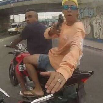 TGustavoLazaroT's tweet photo. Essa é a sensação q eu tenho de ter Lula e Alckmin no Poder, é vc ta andando de boa na rua e topa com dois cara numa Moto, o Alckmin é oq ta pilotando a moto, o Lula é oq ta na garupa. https://t.co/vpYDzBoLUP
