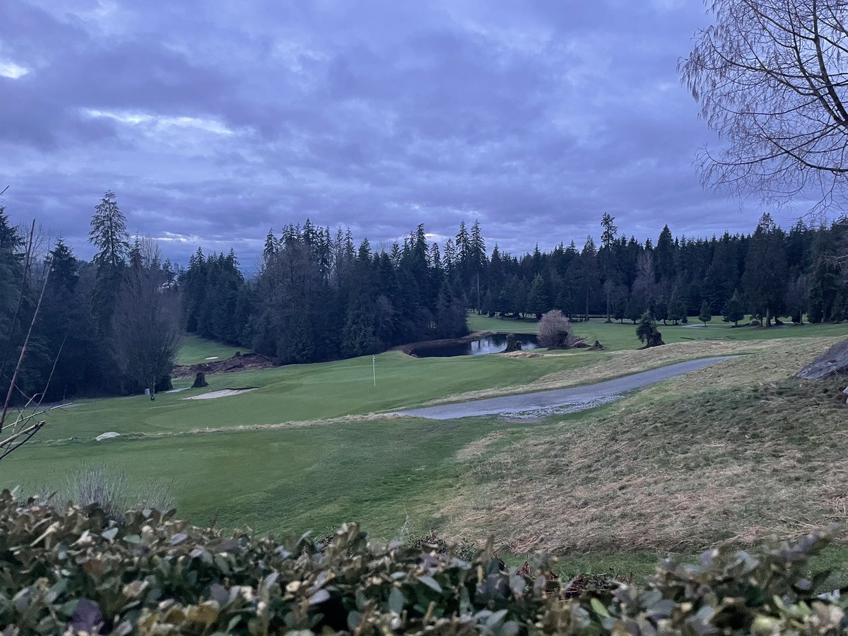 NorthlandsGC's tweet photo. Dry skies and 8° @ the clubhouse. We might see a bit of sun and double digit temperatures this afternoon! 

#prettygood #prettyprettyprettygood https://t.co/dPgiAIGzbj