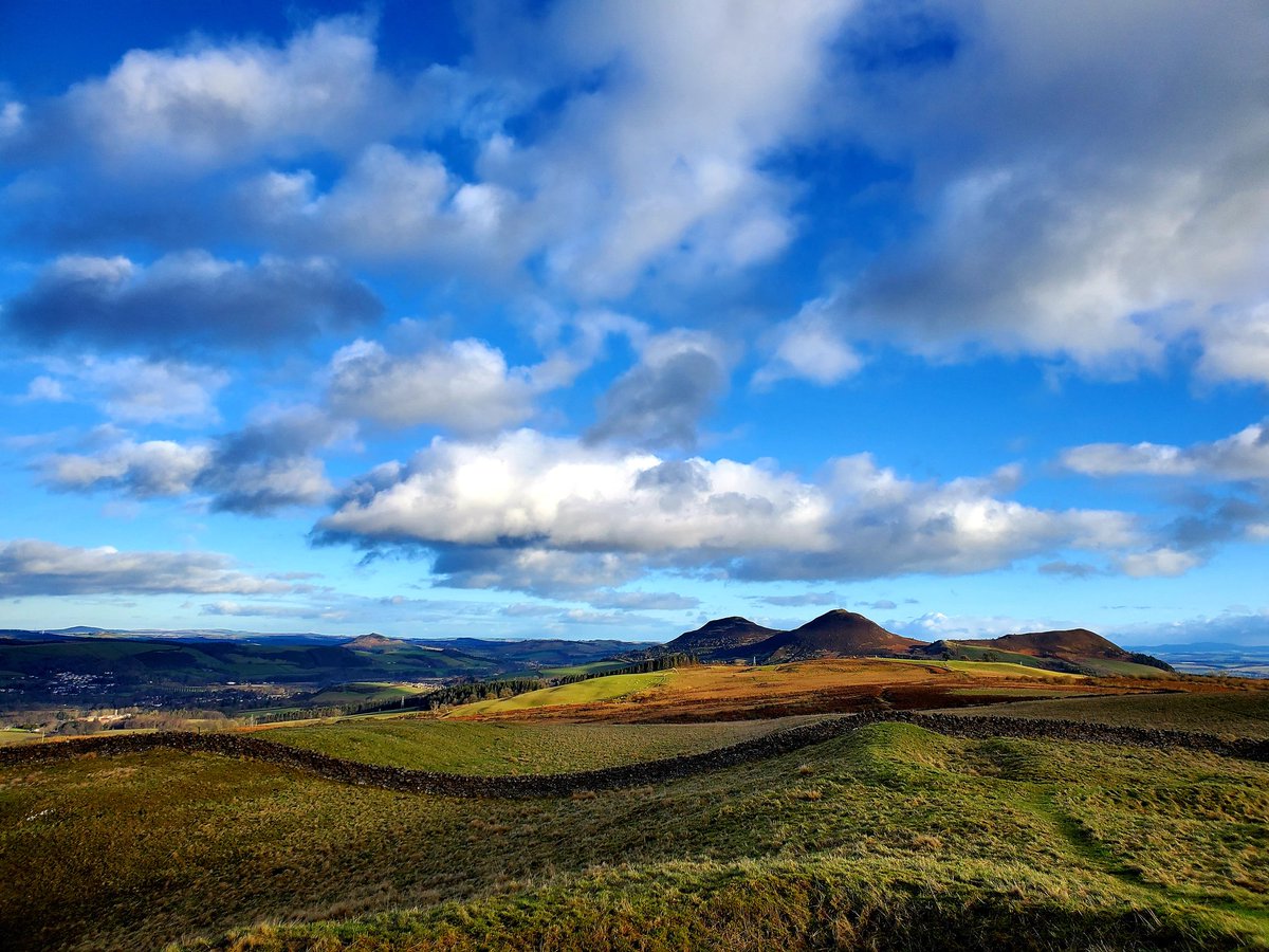blonde_on_bikes's tweet photo. Windy walk round #Cauldshielsloch, up the #Cauldshielshillfort then round #Faldondsideloch. Sunny but very chilly @Sedgeburn
#scottishborders #Melrosepaths https://t.co/ZAeWEJgIBf