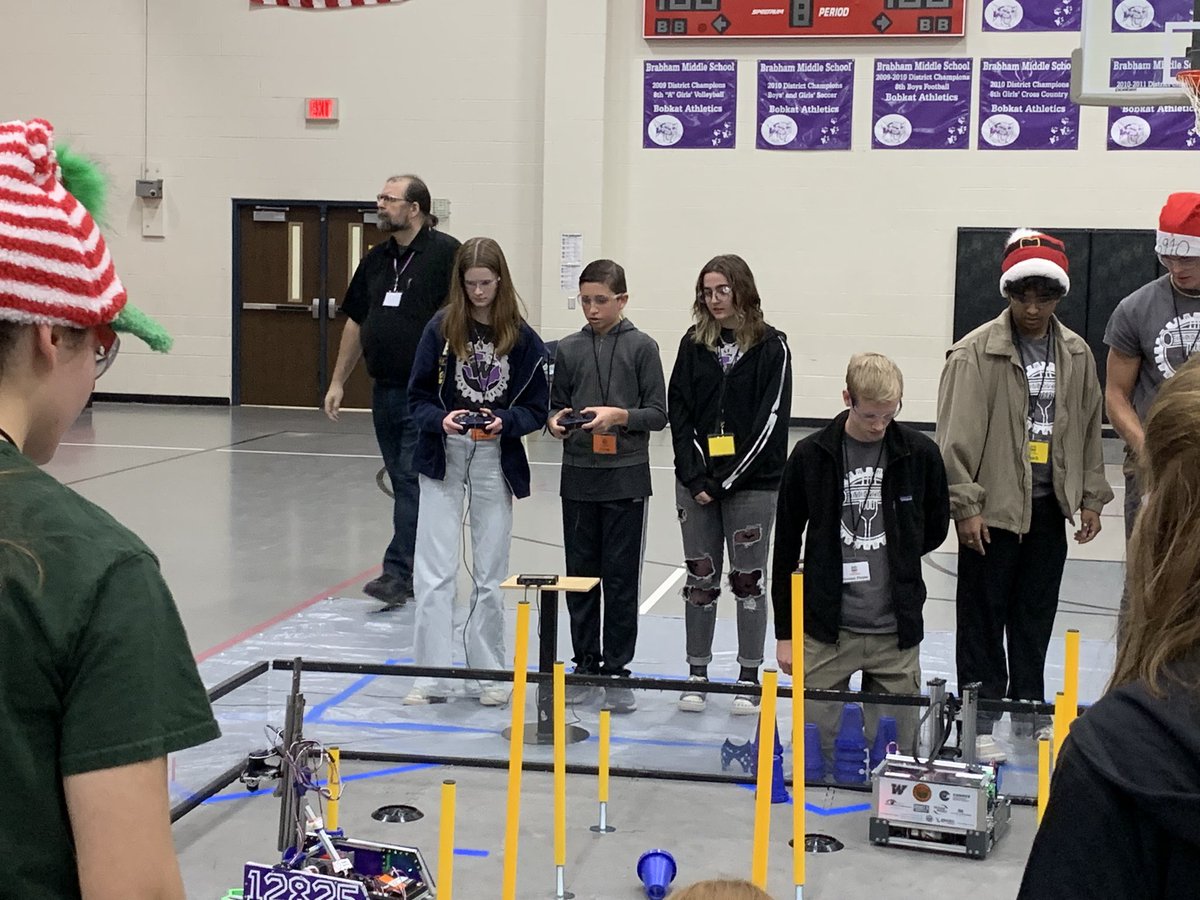 WillisISD_CTE's tweet photo. @WildkatRobotiks coming out strong today in their first match of Meet #2 for the Houston North League!  @WillisSchools @WHS_Wildkats https://t.co/gAk3hDzcA7