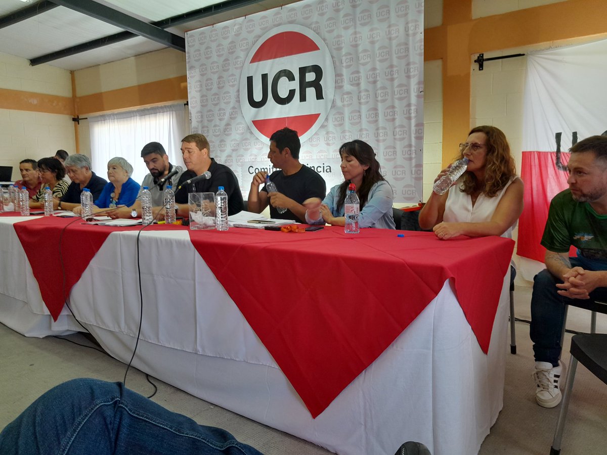 Reunión del Radicalismo de Chubut en Rawson. Fuerte respaldo a las autoridades partidarias encabezada por @damianbiss Hay futuro @UCRNacional @GerardoMorales @GugaLusto @ManesF @chmanes