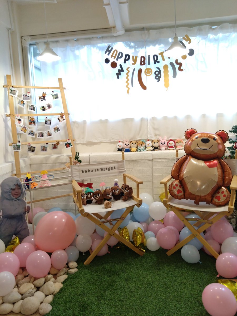 EVEKK35's tweet photo. คาเฟ่วันเกิดพี่ซองจิน กับสี่แสบฮ้ะ  ไปแบบตัวโล่งๆเลอ  ขอบคุณสำหรับ gift away น่ารักๆ นะคะ
#HappySungJinDay
#Sungtation
#SUNGJIN #성진 https://t.co/Q2Ub6J14XW