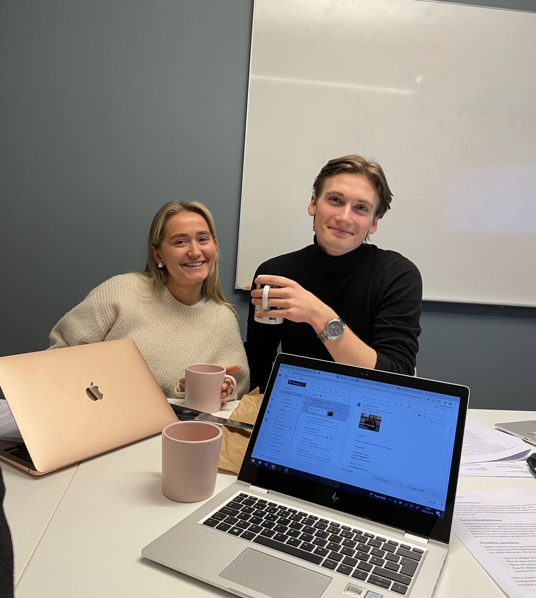 emblapersson_'s tweet photo. Här har vi dem! Sveriges främsta Vice-duo ❤️ tycka vad man tycka vill om lördagsjobb men det blir lite mindre tungt med dessa två! https://t.co/KOmepsdhm5