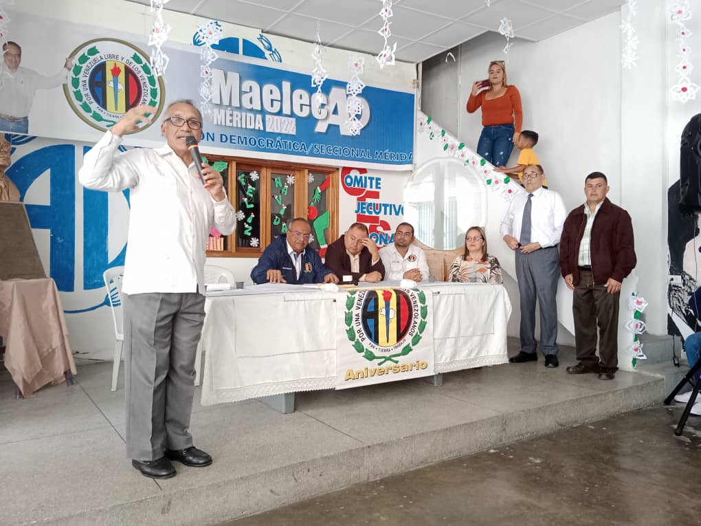 caenpeco's tweet photo. #14Enero A los #Docentes en su día. Presentes en la casa de #AD #Mérida, dónde las autoridades hacen un reconocimiento a  quienes con mucho esfuerzo salen día a día, a reconstruir el país que todos anhelamos. Pronto Volveremos a Vivir Mejor, en una Vzla Libre y de los Vzlanos https://t.co/ABtzxB14RP