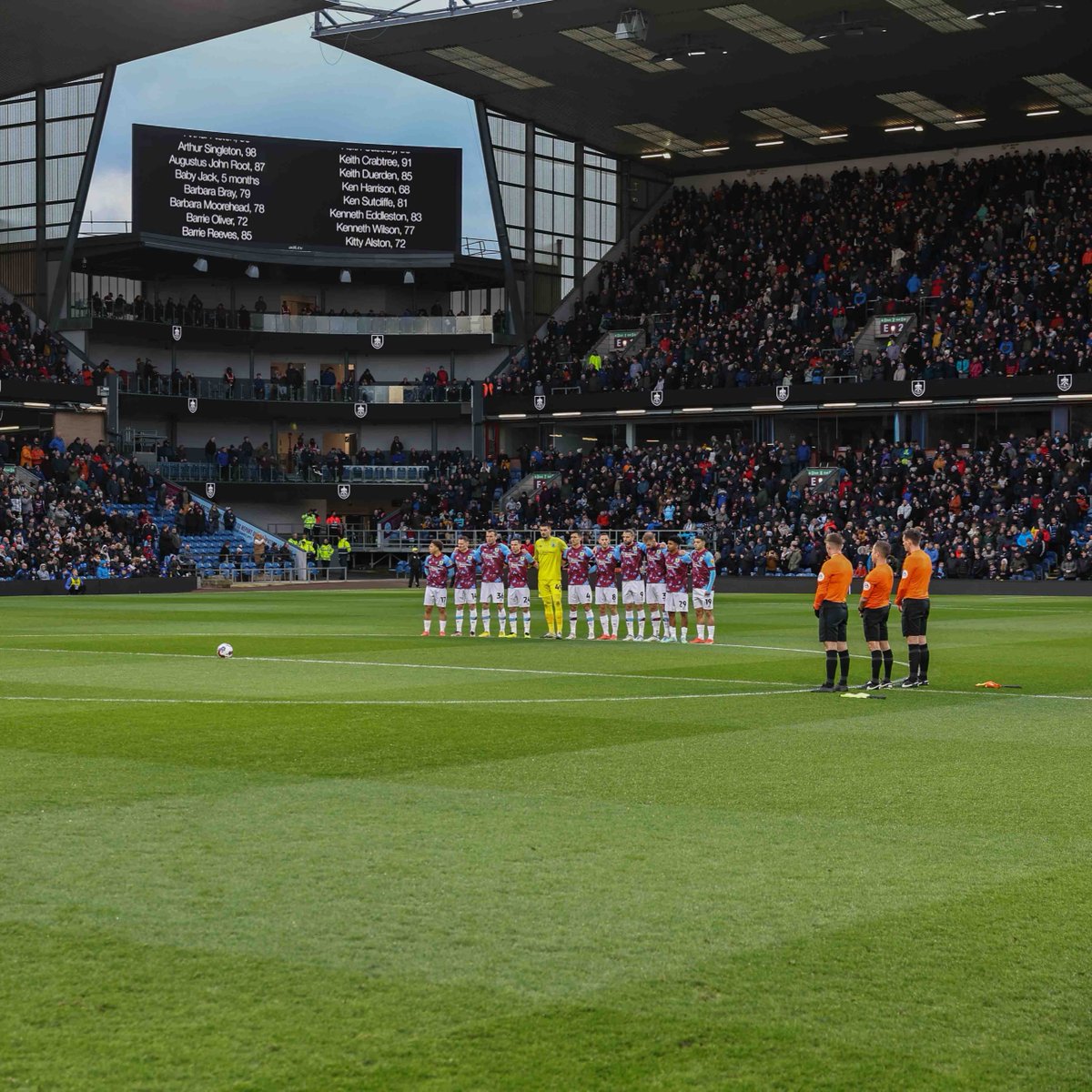 BurnleyOfficial's tweet photo. Remembering all the Clarets we lost in 2022 🌹 https://t.co/ohjJUgvxQs
