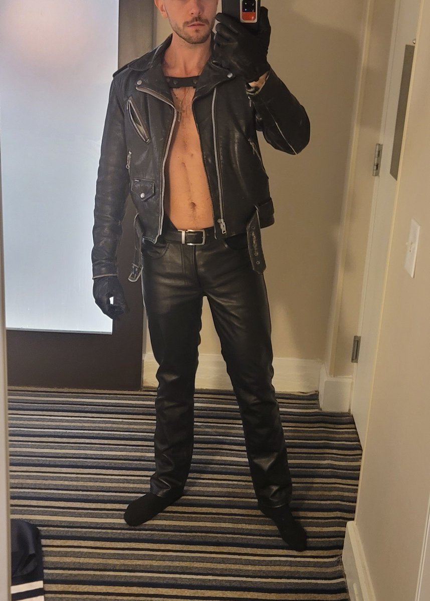 youngdomnyc's tweet photo. Day 2 at MAL I have some editing to do when I get home
#mal #leather #leatherdaddy #mal23 #mal2023 https://t.co/phb8xLGaOA