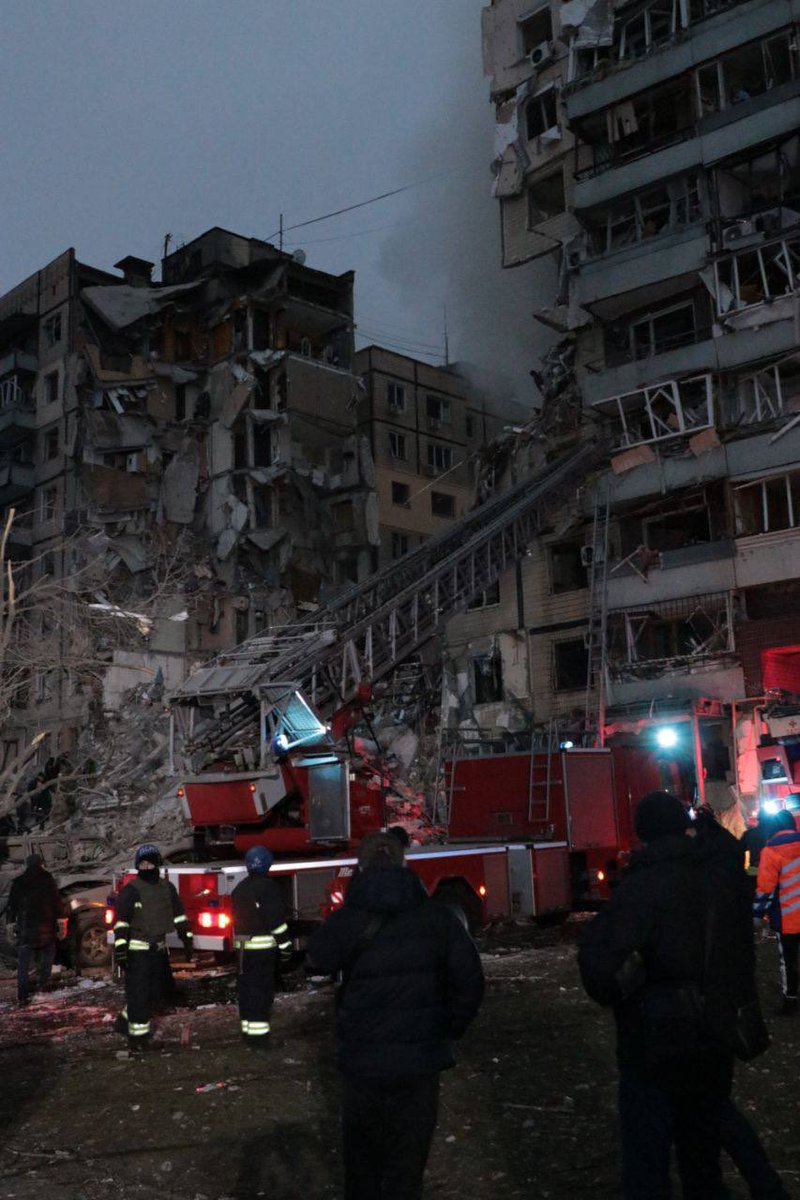 a_magazova's tweet image. Preliminary, five people dead, 27 injured, six of them children. People are screaming from under the rubble. Those blocked in their flats are taken out with ladders, they signal the rescuers with the torches of their mobile phones. Pure horror #Dnipro