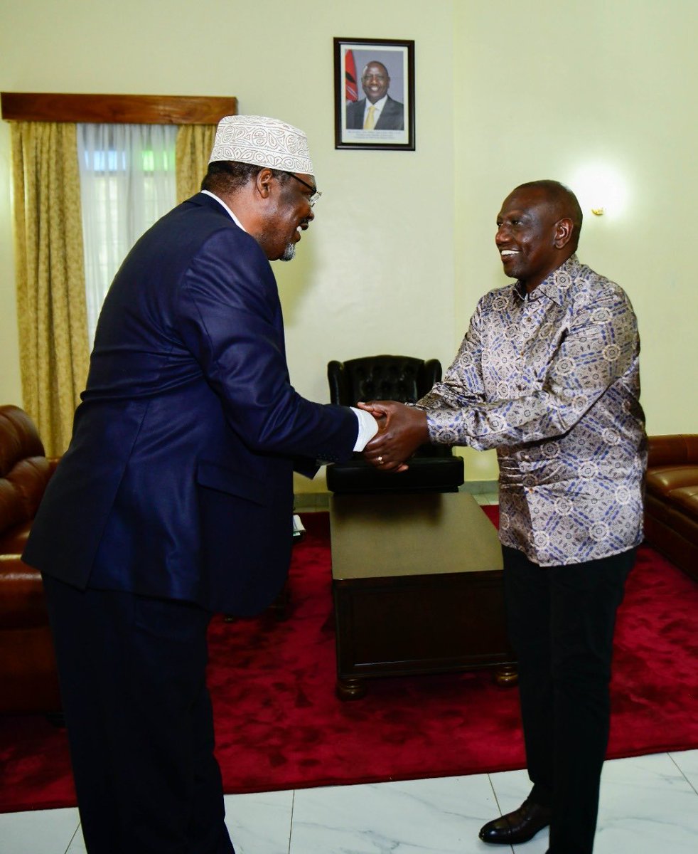 MigunaMiguna's tweet photo. H.E. @WilliamsRuto, President of the Republic of Kenya and Commander In Chief of the Defence Forces, earlier this morning APOLOGIZED to me on his behalf and on behalf of the Government for the brutality inflicted upon me by the previous regime. I accept the apology. https://t.co/5ABfkOTufR