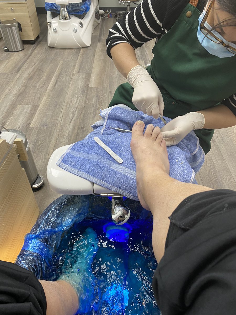 MmindyMoore's tweet image. Good morning to have the claws trimmed back, and painted. It’s Mani/Pedi day, getting ready for Daytona Beach, FL next week. I’m really going down there to attend, and teach at a Hazmat Symposium. I teach 4 hours on Thursday, but will be there Monday through Saturday. #ToughWork