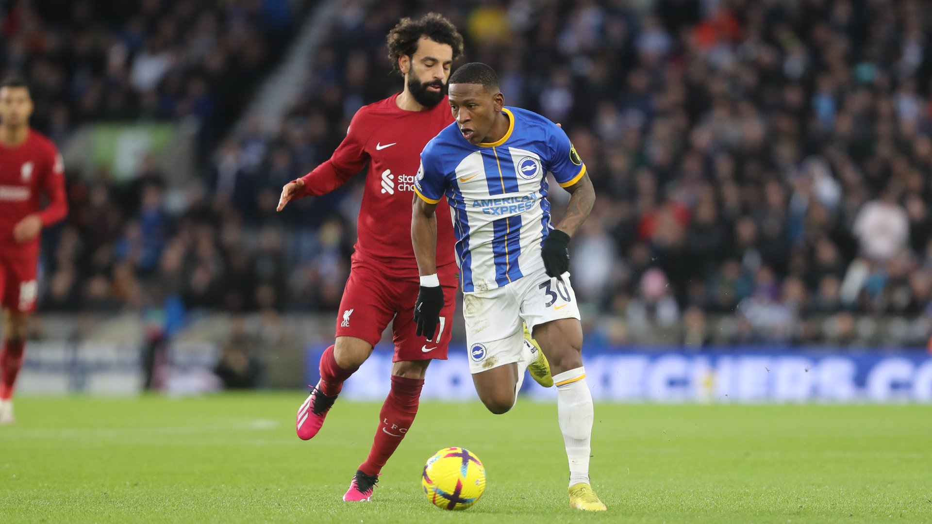 Pervis sprints away from Mo Salah in the first half. Let's go, Albion!
