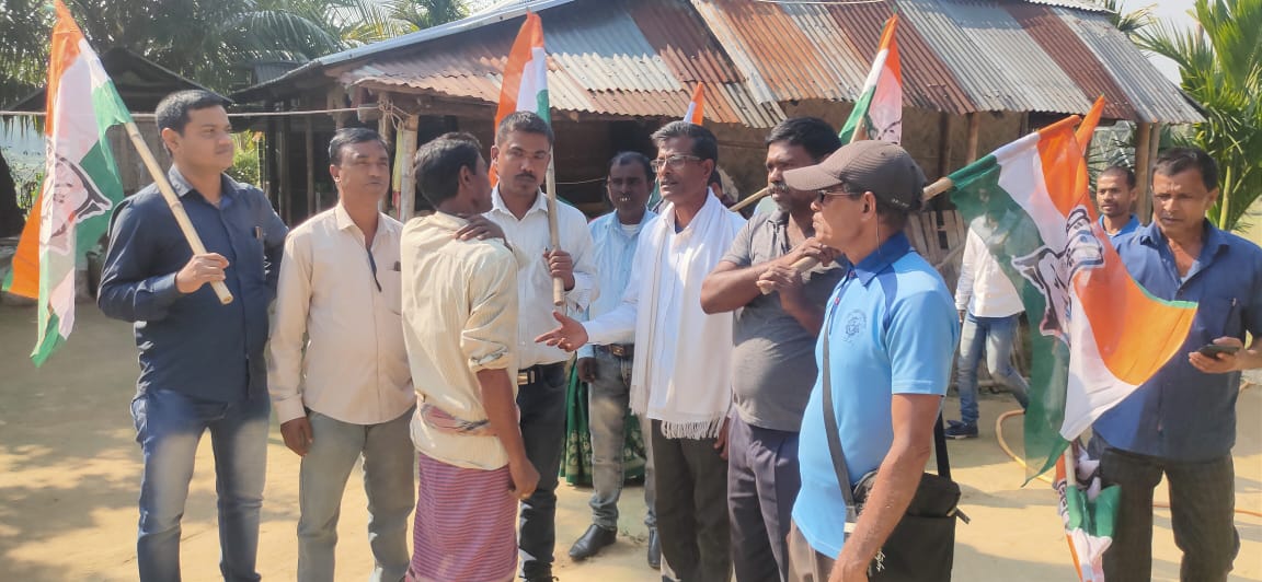 INCTripura's tweet photo. আমরা শুনবো আপনাদের কথা !
আমরা আছি আপনাদের পাশে ।

৫১ নং ফটিকরায় বিধানসভাতে জাতীয় কংগ্রেস দলের ঘরে ঘরে জনসম্পর্ক অভিযান চলছে।

#Congress 
#TripuraCongress 
#CongressIn2023
#MissionElection https://t.co/ht4MAYNT9P