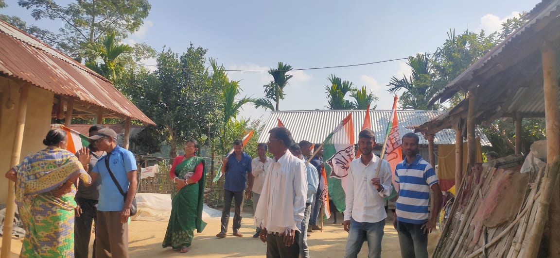 INCTripura's tweet photo. আমরা শুনবো আপনাদের কথা !
আমরা আছি আপনাদের পাশে ।

৫১ নং ফটিকরায় বিধানসভাতে জাতীয় কংগ্রেস দলের ঘরে ঘরে জনসম্পর্ক অভিযান চলছে।

#Congress 
#TripuraCongress 
#CongressIn2023
#MissionElection https://t.co/ht4MAYNT9P