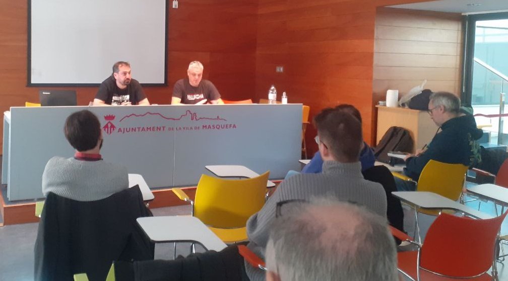 danicornella's tweet photo. 👏 De bon matí a Maquefa, xerrant sobre la #TransicióEnerģètica i el model que proposem. Escoltant també @Cupvallbonadan1 explicant el model de recollida porta a porta. @cupMasquefa https://t.co/XspSPjknha