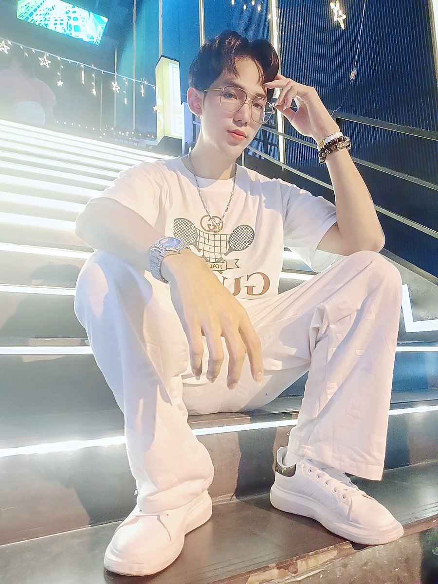 phuri55555's tweet photo. ถึงผมจะไม่หล่อเหมือนคนอื่น
แต่ผมก็ไม่มีคนอื่นเหมือนคนหล่อนะครับ 
เพราะเราน่ารัก 
🐎🐼🍀🤍♠️
#ผู้ชายน่ารัก #ผู้ชายใส่แว่น https://t.co/txIqBCfszx