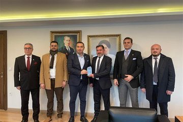 Sayıları 150 bini aşan meslektaşlarının hak ve menfaatlerini korumak amacıyla yola çıkan ve kurulduğundan bugüne kadar birçok projeye imza atan CEPDER Yönetim Kurulu heyetinin, sektörün sorunları ve çözüm yolları ile ilgili  8  farklı siyasi siyasi parti ziyaretleri