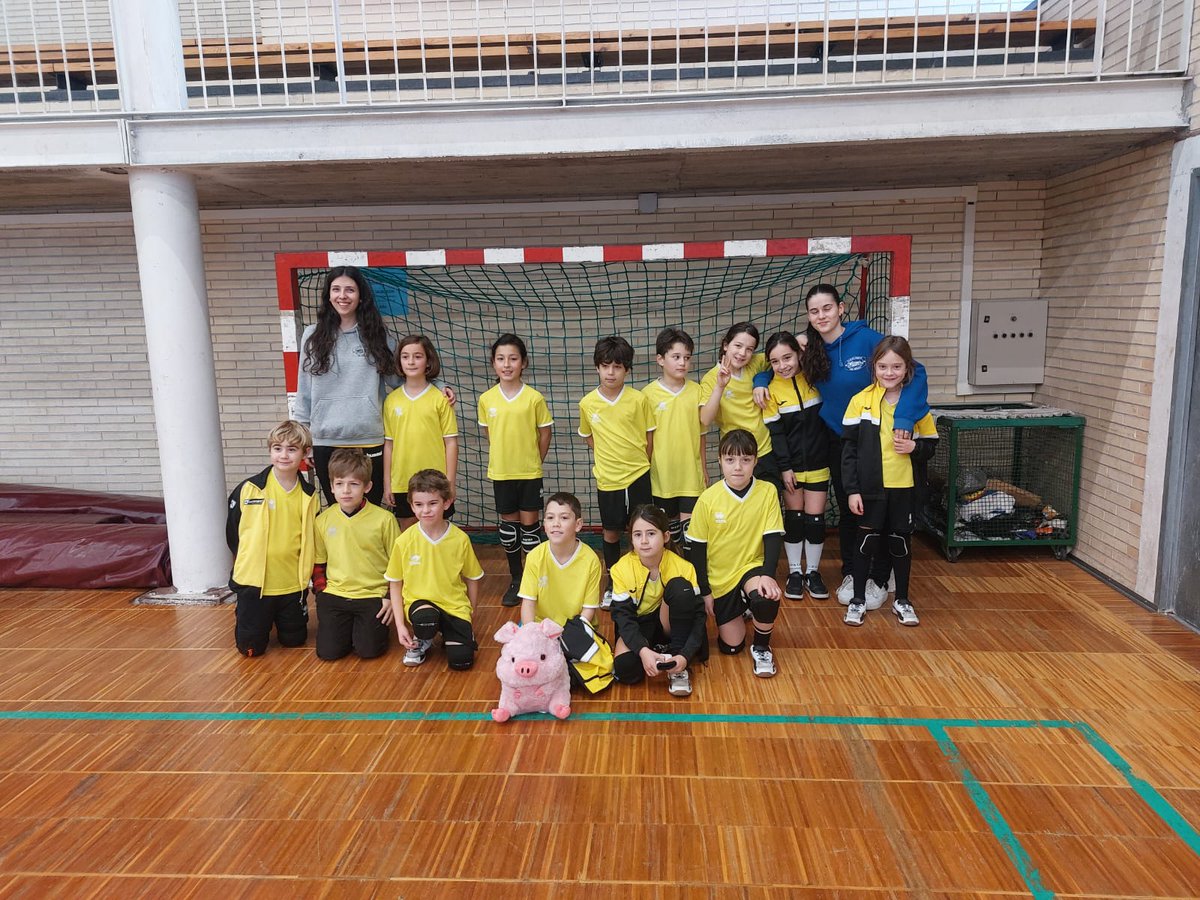 CBSanAdrian's tweet photo. Partidos de la escuela 🐥
Benjamines:
Loyola 3-1 Gallego Gorria SA
Alevines:
SF Almike 4-0 Gallego Gorria SA
#Pekes
#CanteraSanAdrian https://t.co/d1fDxkkKMz