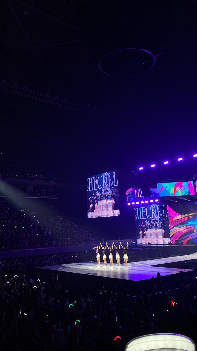 midzyangel's tweet photo. ily!!!! our queens forever! 🥰💖 @ITZYofficial #ITZY_WORLD_TOUR #ITZY_CHECKMATE #ITZYinManila https://t.co/y6bHsZsPBu