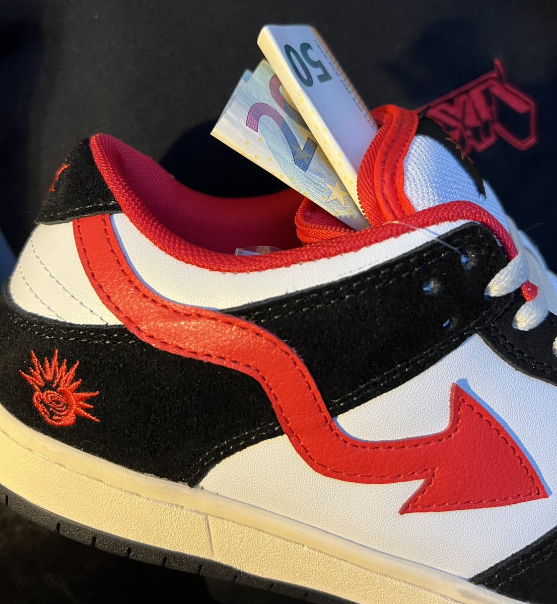 The leaders of The Realm are beyond excited to show off the first sample of the Akuma Worldwide Capsule Collection!

The Yokai are ready to leave the confinements of The Realm for the first time!

😈🌐👟💊